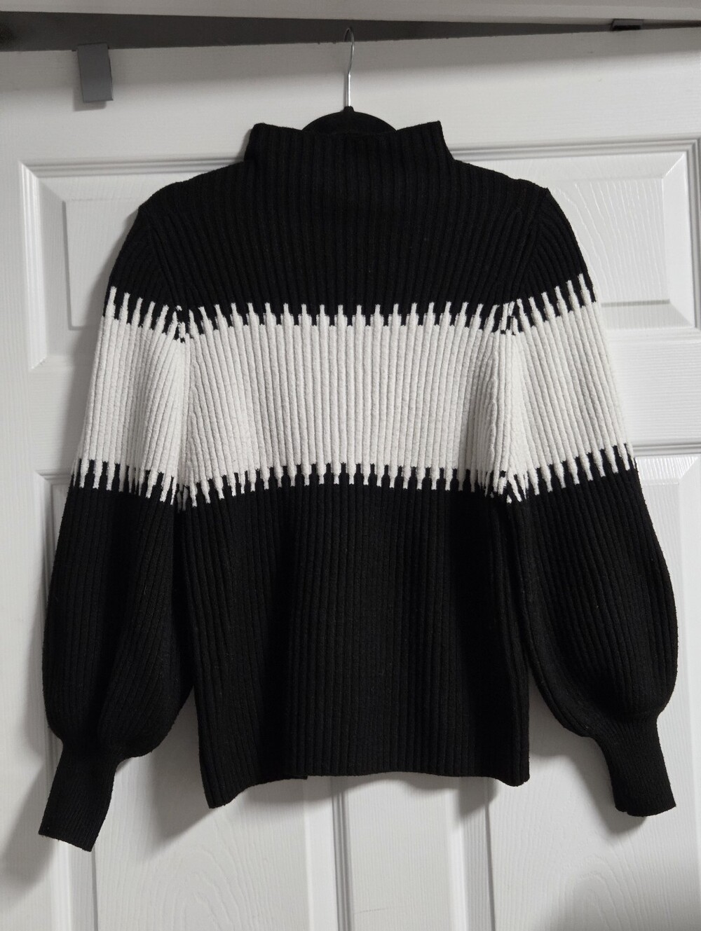 Cocobleu Women's Black & White Chunky Ribbed Turtleneck Sweater Size L